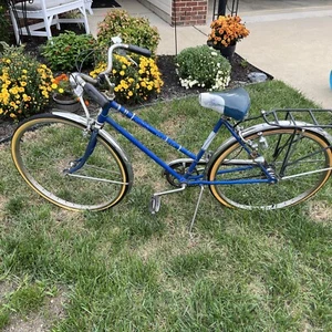 Vintage Schwinn Traveler Bicycle really good condition all original parts - Picture 1 of 5