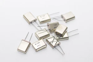 10 x quartz / quartz standard, tonalité de base 6 144 MHz, MEC, boîtier HC49U, NOS - Photo 1/2