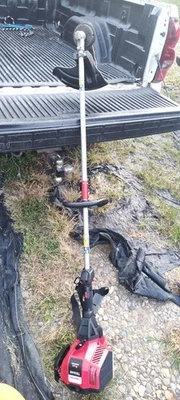 Troy-Bilt TB304S 30cc 4-Cycle 17 In. Straight Shaft Gas Trimmer 41BD304S766 - Image 1 of 4