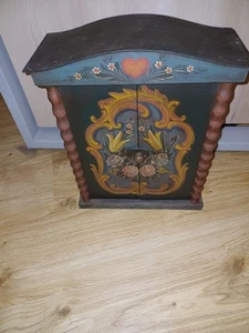 Wandschränckchen, bäuerlich bemalt - Bild 1 von 3
