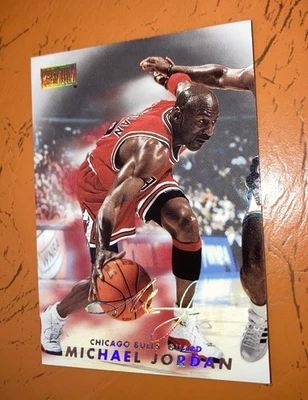 1998-99 Michael Jordan NBA SkyBox Premium Card #23 CHICAGO BULLS - Image 1 of 4