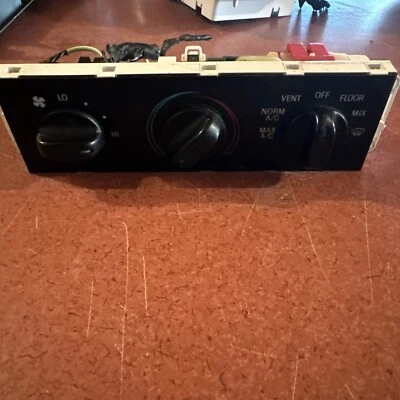 #a17 2006 Ford Crown Victoria Climate Control - Image 1 of 4