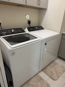 Whirlpool electric washer and dryer set - Picture 1 of 6