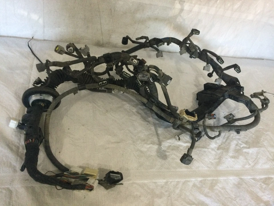 Arnés de cableado del motor Toyota 4Runner 2005 OEM 82121-35A10D Foto 1 de 4