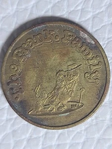 W.C. Frank Medaille "A Frank We Can All Afford" Tanzende Familie Hotdogs 5/8" Zylinder Hut - Bild 1 von 8