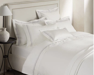 The White Company Cavendish Flat Sheet White and Black 206x259cm 800 tc RRP £200 - Image 1 of 4