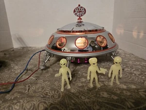 Lionel UFO Café 6-32961 w/ 3 glow In The Dark Aliens $275 - Picture 1 of 12