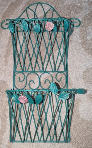 Vtg Green Metal Wire Planter Baskets Wall Mount~Leaves+ Flower Cover