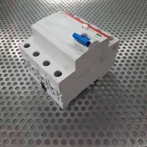 Disyuntor de corriente residual ABB F204 A 4P tipo A 30 mA - Imagen 1 de 4