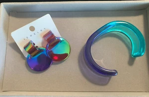 Pretty Acrylic Jewelry Set Bracelet & Earrings Blue Multi Colors change w/light - Picture 1 of 2