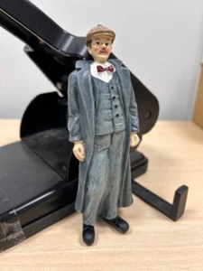 DOES NOT STAND 1:12 Scale Streets Ahead Gentleman Resin (DP349) - Picture 1 of 3