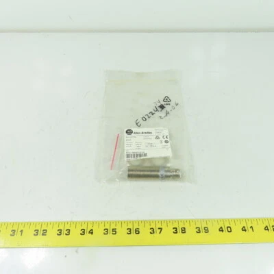 Allen Bradley 872C-M8BP18-D4 SerE Inductive Proximity Sensor Switch 10-30VDC NEW - Image 1 of 4