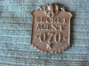 Insignia/pin vintage de juguete SECRET AGENT 070 - años 60 - Imagen 1 de 2