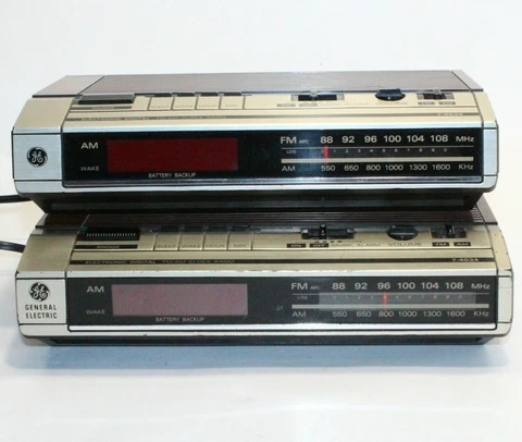 Vintage GE Alarm Clock Radios 70's 7-4634B Matching Set Tested And Works Cover