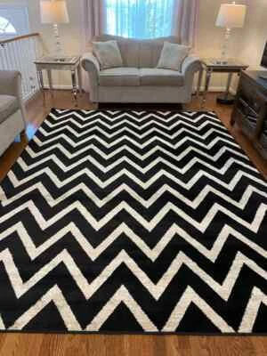 Alfombra de área color negro y marfil patrón en zig-zag 8x11, 5x8, 2x8 corredores Foto 1 de 3