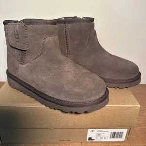 UGG Kids Adri Classic Mini Boot Chocolate Brown Größe 1 Neu - Bild 1 von 14