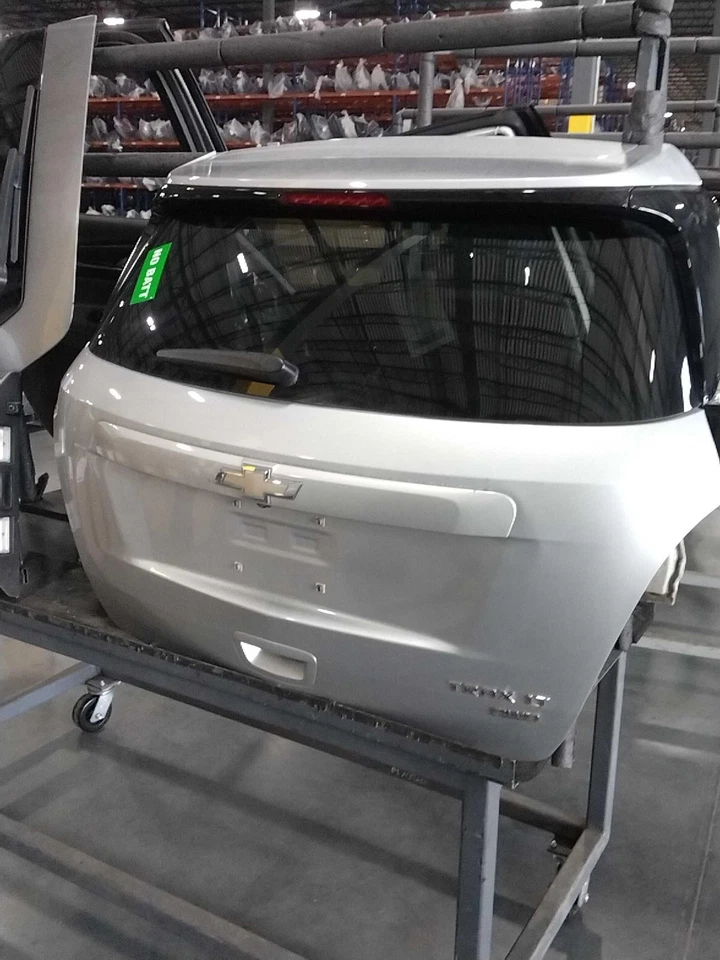 Tapa de cubierta usada se adapta a: Chevrolet Trax 2016 privacidad tinte opcional AKO con cámara de visión trasera Foto 1 de 1