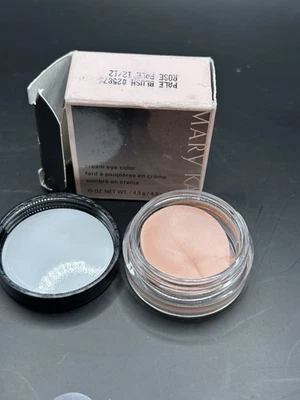 Mary Kay Cream Eye Color Pale Blush Rose Pale  - Image 1 of 4