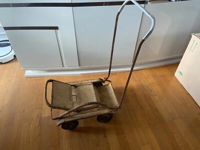 Poussette Ancienne pour Poupée Pliable en Métal Tole Année 50 - Photo 1/4