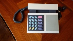 Bang & Olufsen Design, P&T Telefon, BeoCom 1000 cremefarbig/grau, farbige Tasten - Zdjęcie 1 z 10