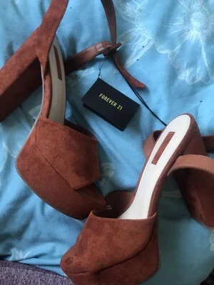 Tacones de tiras de verano con cuña Forever 21 para mujer, talla 6  Foto 1 de 4