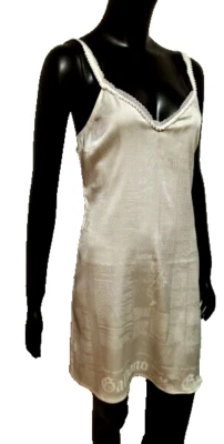 ❤️JOHN GALLIANO Vestido Sexy Beige Sin Mangas Gazzete Estampado de Periódico Seda, ¡Nunca Usado! Foto 1 de 4