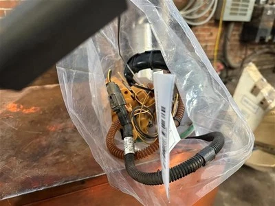 Bomba de combustível gasolina dianteiro tanque intermediário compatível com 99-04 Ford F250SD PICKUP 618648 - Imagem 1 de 4