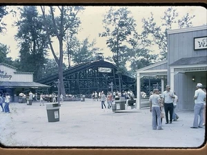 Vintage 1975 35mm Slide Cedar Point Sandusky, Ohio - Picture 1 of 3