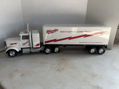Rare NYLINT Milwaukee Tool Truck 18 Wheeler Silver Knight Metal 25" Toy NICE - Image 1 of 4