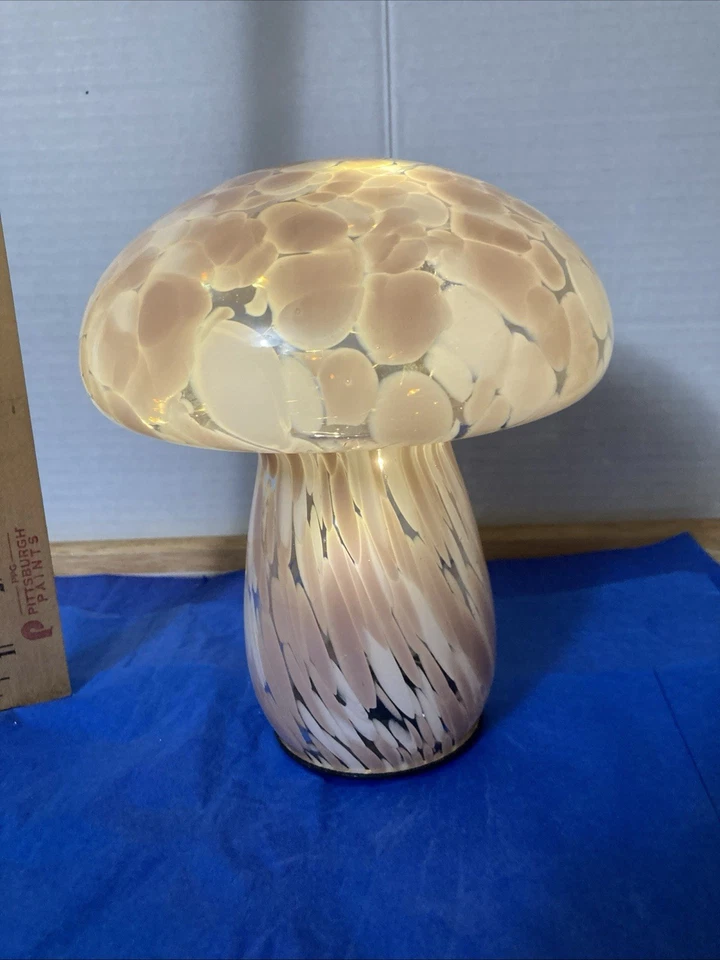 Abajur a bateria de vidro cogumelo redemoinhos confete rosa branco - Imagem 1 de 4