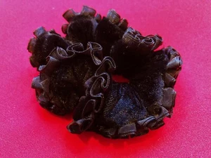 SCRUNCHIE de terciopelo negro de alta calidad con borde negro - ¡lindo! - Imagen 1 de 1