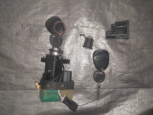 97-04 Chevy C5 Corvette Dash Mounted Ignition Switch W/OEM Key Z06 - Foto 1 di 4