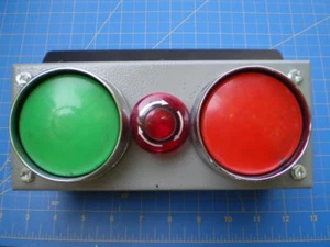 EXTRA LARGE IDEC RUN STOP PUH BUTTON STATION WITH E STOP BUTTON - Picture 1 of 8