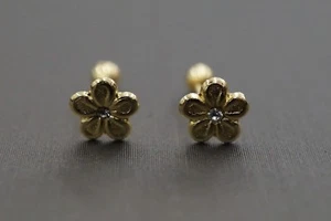Pendientes Flor Oro Amarillo Sólido 14K con Pequeña Bola Tornillo Trasero. - Imagen 1 de 5