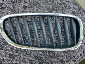 GENIUINE Front Passenger Side Grill BMW Z4 03-08 M Roadster part# 51117117757 - Picture 1 of 3