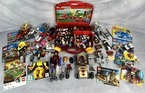 Lote LEGO tamaño gigante, mini figuras, vehículos, piezas, estuche, mucho más, tal cual - Imagen 1 de 15