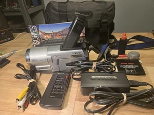 Sony Handycam DCR-TRV130 Digital 8 Handheld Camcorder With Charger And Bag - Picture 1 of 13