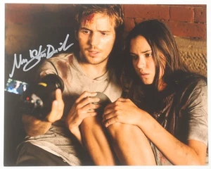 Michael Stahl-David Signed (JSA) "Cloverfield" 8x10 Photo - JSA Witnessed - Bild 1 von 2