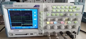 Tektronix TPS2014B DIGITAL OSCILLOSCOPE 100 MHz 4 Isolated CH 1GS/s 600VRMS CAT - Bild 1 von 18