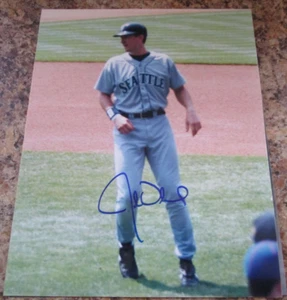 JOHN OLERUD SIGNED 8 X 10 GLOSSY PHOTO SEATTLE MARINERS (A) - Picture 1 of 3