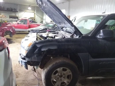 Radiator With Rear Auxiliary AC Fits 00-04 SUBURBAN 1500 2076956 - Image 1 of 4