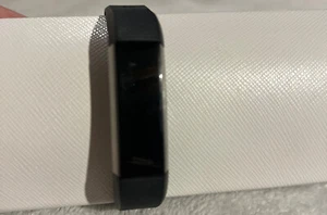 Fitbit ALTA HR Small - Black  With 10 Colored Size Large Bands And Charger - Picture 1 of 8