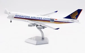 Modellino jet pressofuso 1:200 SQ Wings Singapore Airlines "porta aperta" B747-400F 9V-SFI - Foto 1 di 24