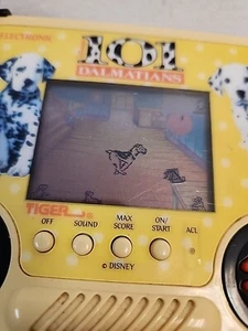 Juego portátil Tiger Electronic Disney 101 Dálmatas 1992 vintage - Imagen 1 de 9