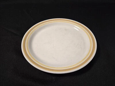 Plato de almuerzo ensalada de almuerzo Corelle de almendra 8 1/2" con rayas doradas y amarillas Foto 1 de 3