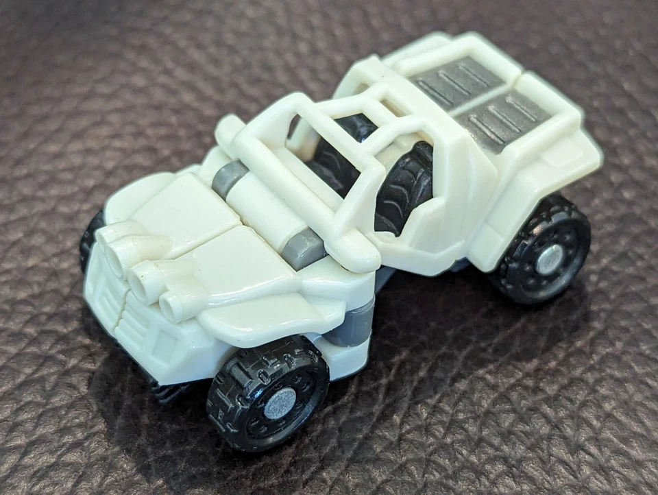 Transformers Armada: Scavenger's Mini-Con Rollbar Car Truck Jeep Transformer - Image 1 of 4