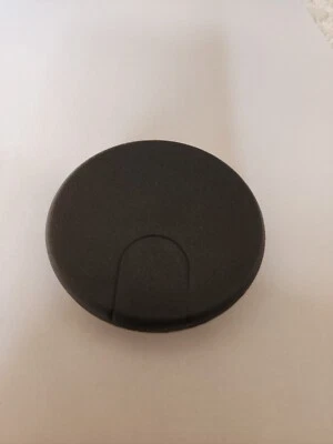 Одна черная пластиковая проволочная кабельная втулка диаметром 2 дюйма для настольного отверстия столешницы - Изображение 1 из 4