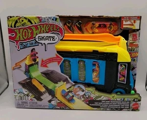 Hot Wheels Skate Tony Hawk Transforming Skate Bus with Exclusive Finger Board - Picture 1 of 9