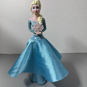 Muñeca Spinner Elsa Cazadora Congelada Parques Disney con Vestido Iluminado Giratorio ¡FUNCIONA! - Imagen 1 de 5