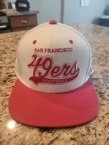 NUEVO CON ETIQUETAS-Mitchell & Ness-San Francisco 49ers-Gorra/Sombrero Snapback-Talla Única-Crema y Rojo - Imagen 1 de 9